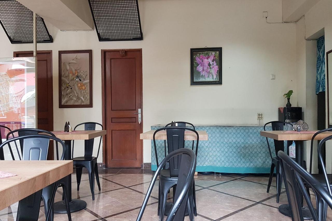Oyo 3819 Hotel Winotosastro Jogjacarta Exterior foto