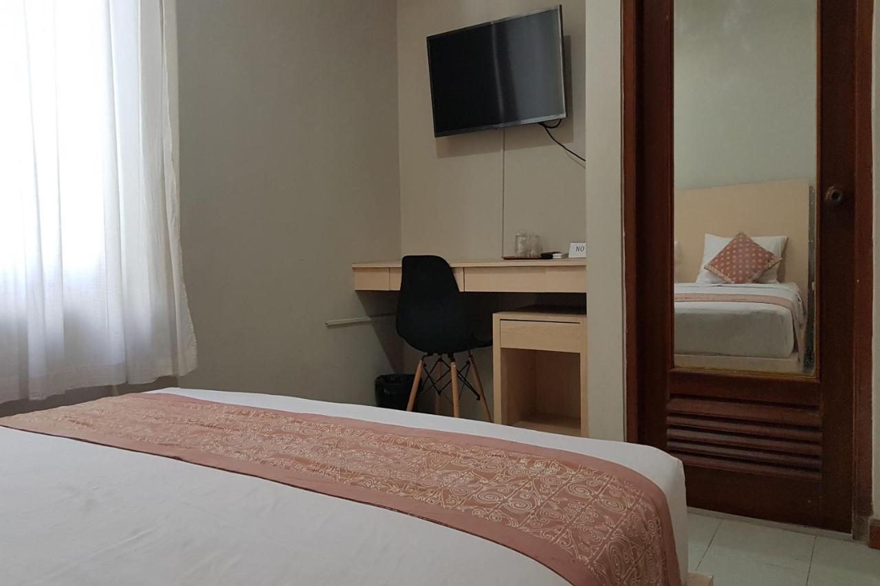 Oyo 3819 Hotel Winotosastro Jogjacarta Exterior foto